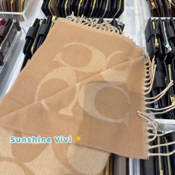 NWT Coach Signature Oversized Scarf Muffler CU807 Camel - Picture 3 of 9